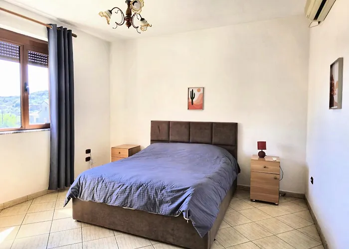 Sunny 2 Bedroom Near City Center