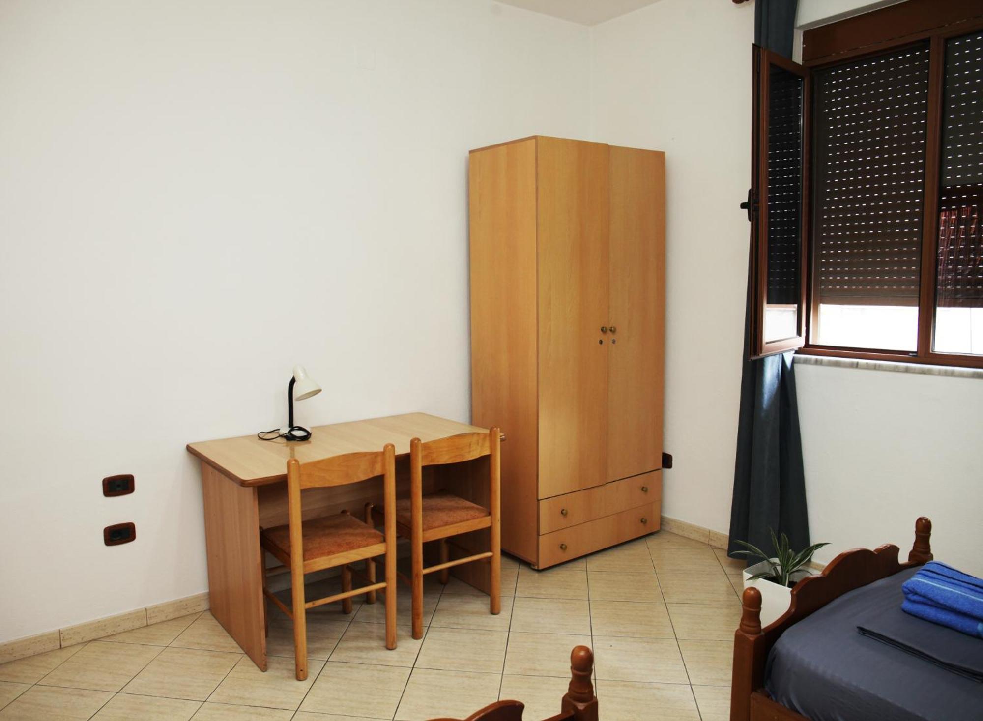 Sunny 2 Bedroom Near Center Apartment