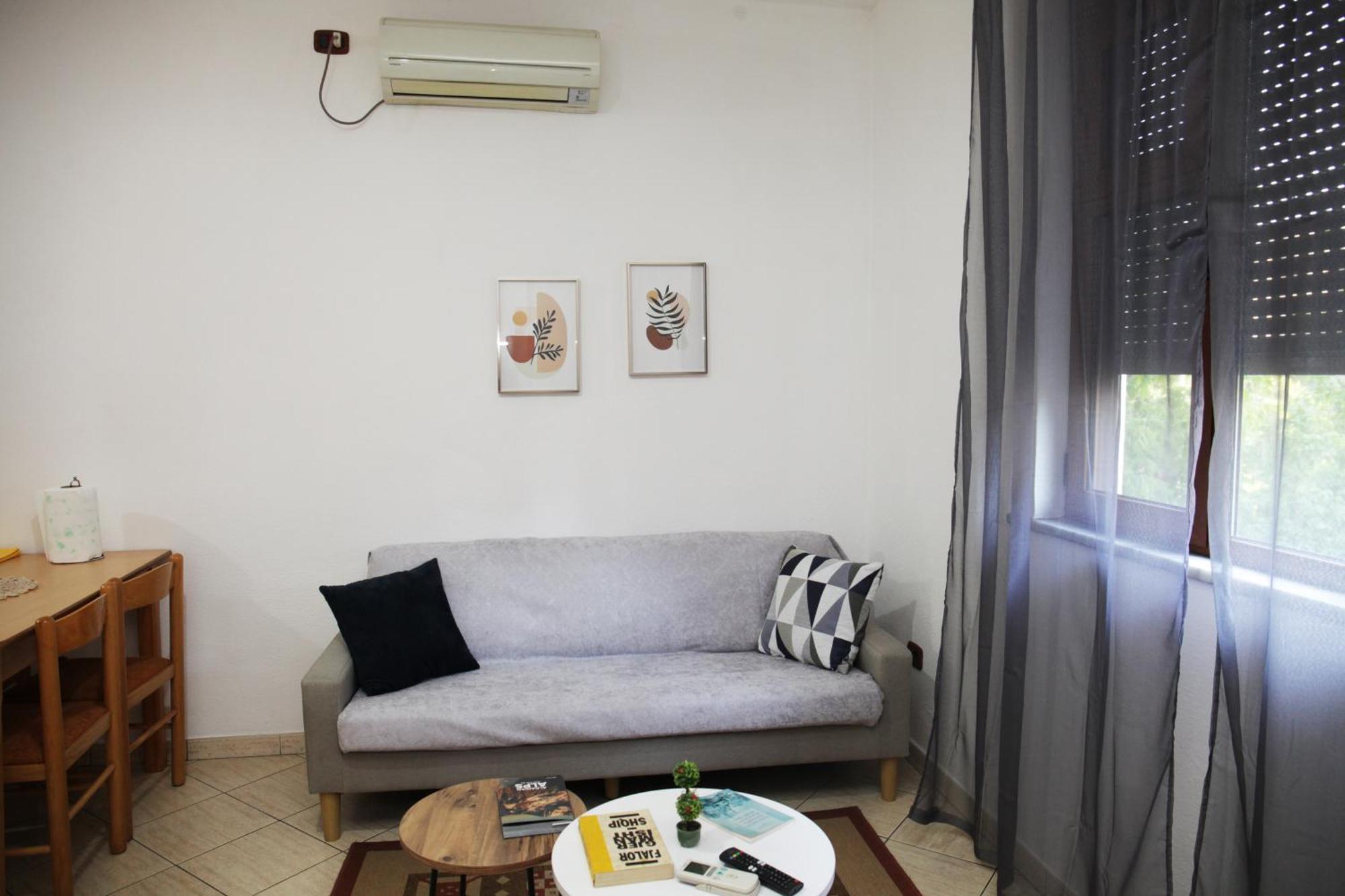 Apartment Sunny 2 Bedroom Near Center
