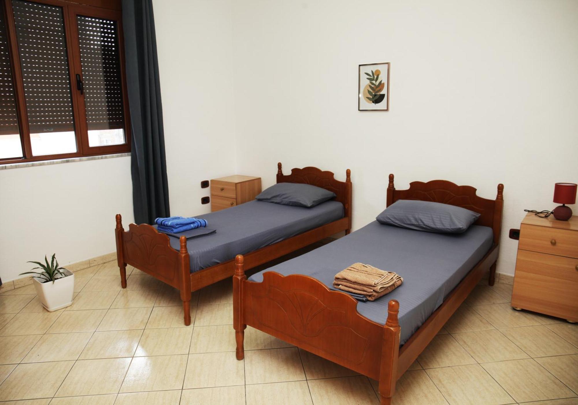 Sunny 2 Bedroom Near Center Apartment *