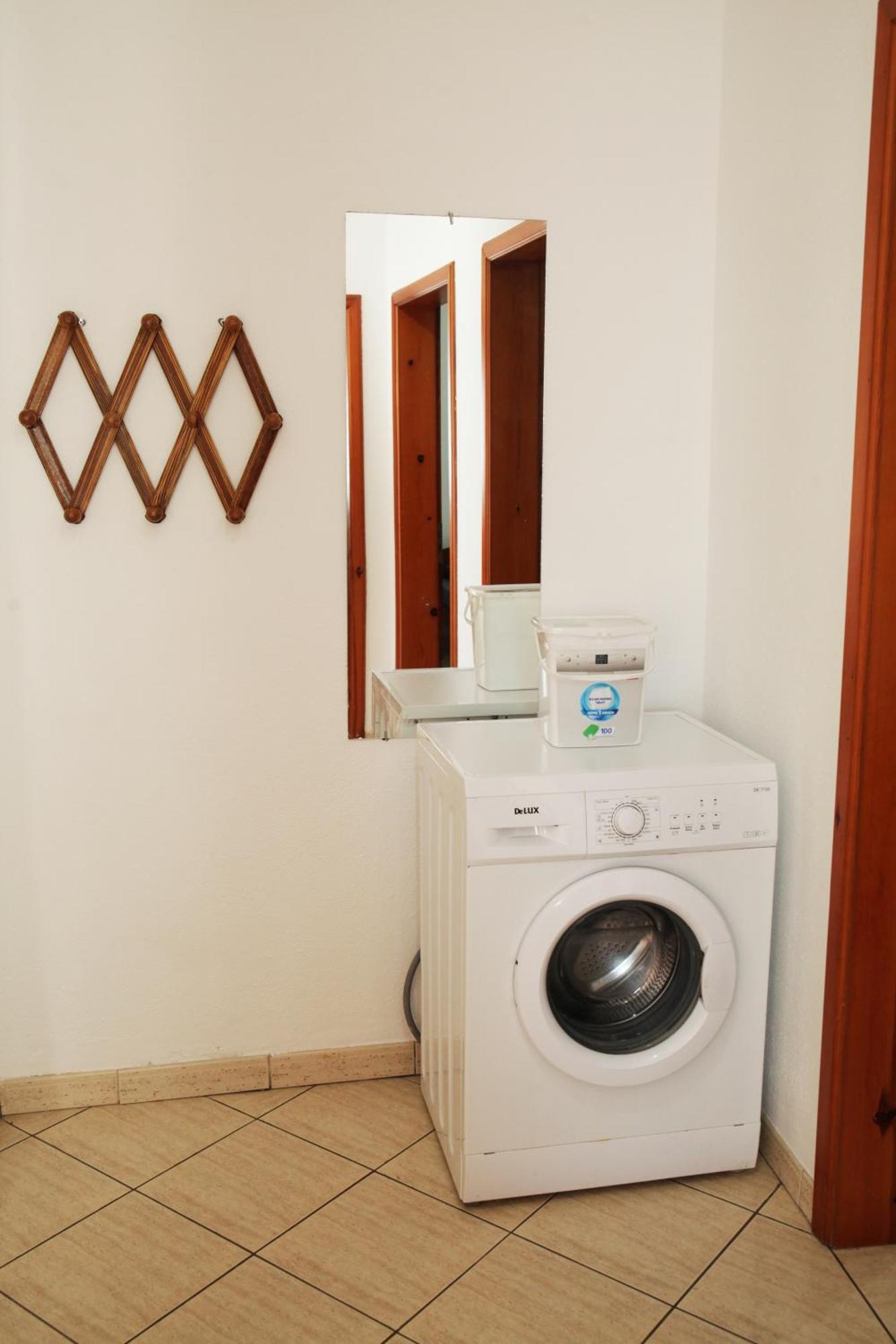 Sunny 2 Bedroom Near Center