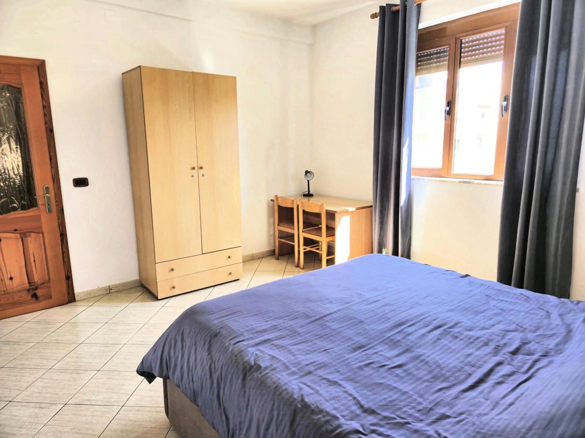 Sunny 2 Bedroom Near Center Apartment *
